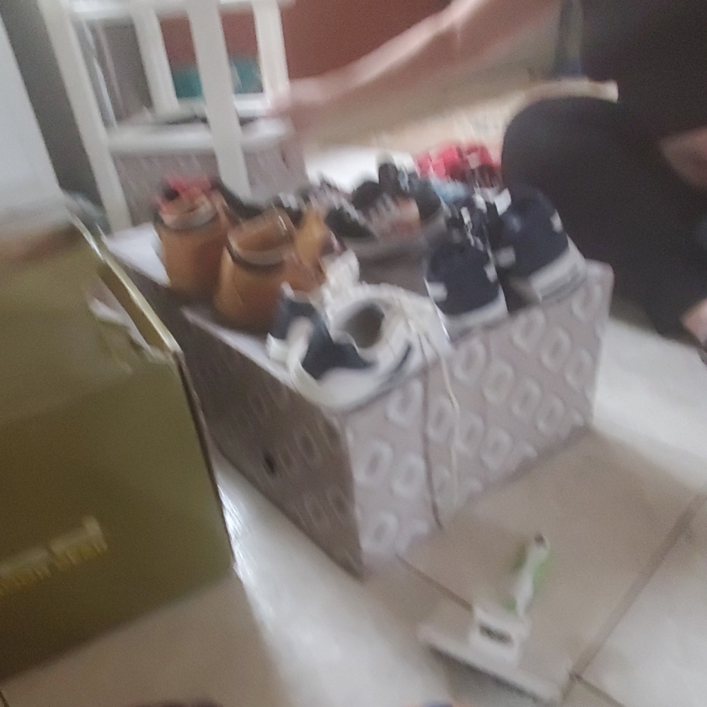 SHOES - Picture 2 of 2